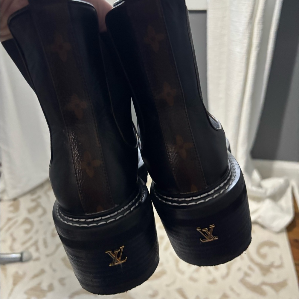 Women’s boots - Picture 10 of 16